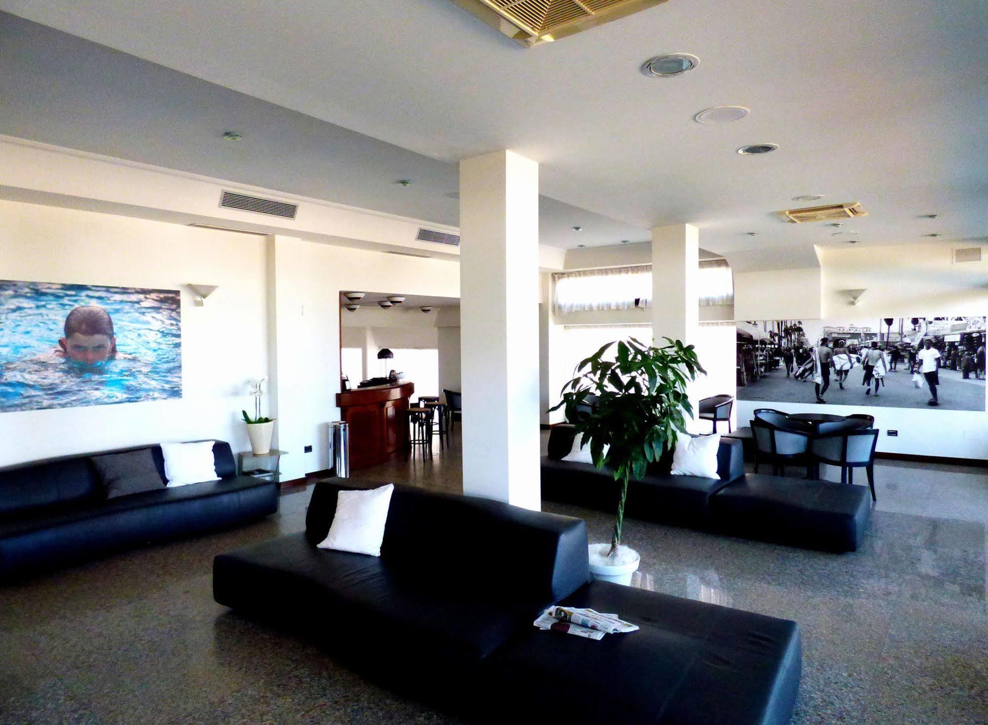 Hotel Cristallo 세니갈리아 외부 사진